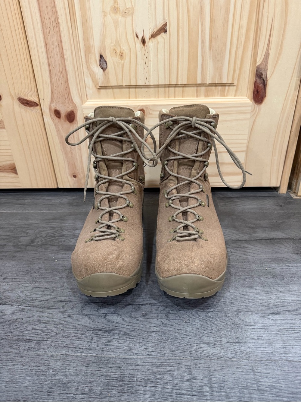 Men’s Kenetrek Lace-Up Boots in Tan